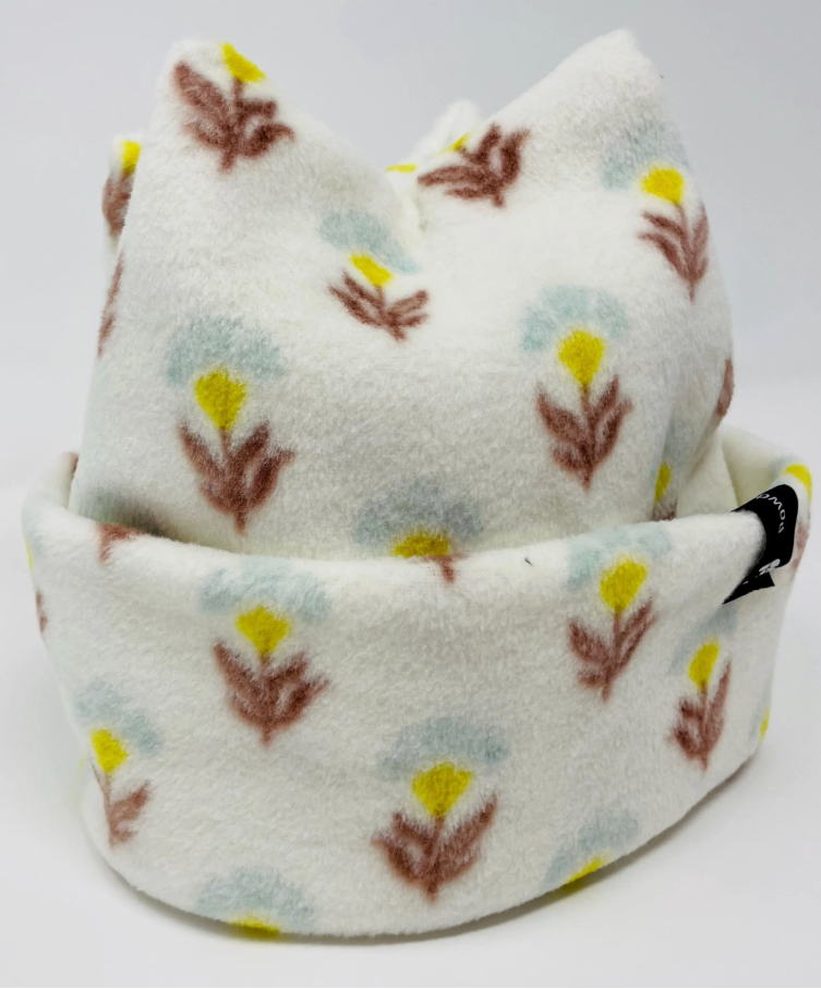 Four-Point White Flower Beanie