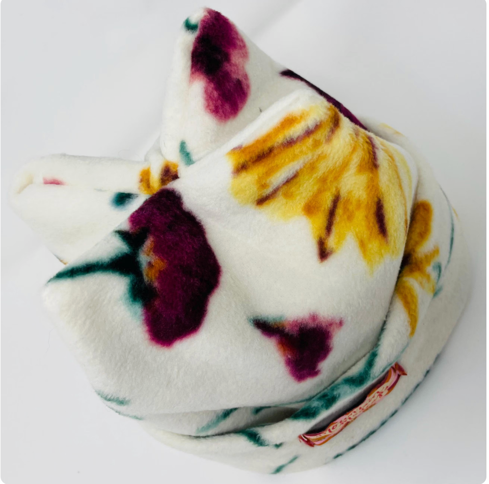 White Flower Four-point Beanie